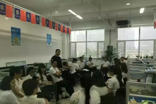 家人們開(kāi)展學(xué)習(xí)探討活動(dòng)。 