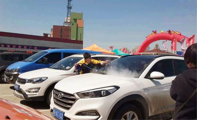 李總逸掌幫上門蒸汽洗車正式運營